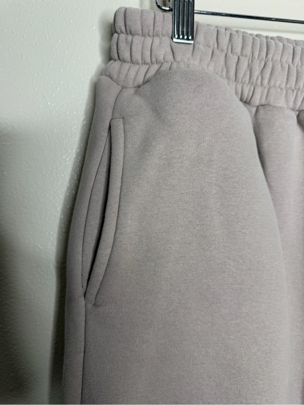 Comfrt | Signature Sweatpants, size large, like new - Picture 11 of 13